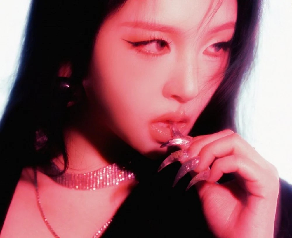 Jiwoo do KARD revela imagens conceituais impressionantes para sua estreia solo com o primeiro EP ‘(EX)IST’