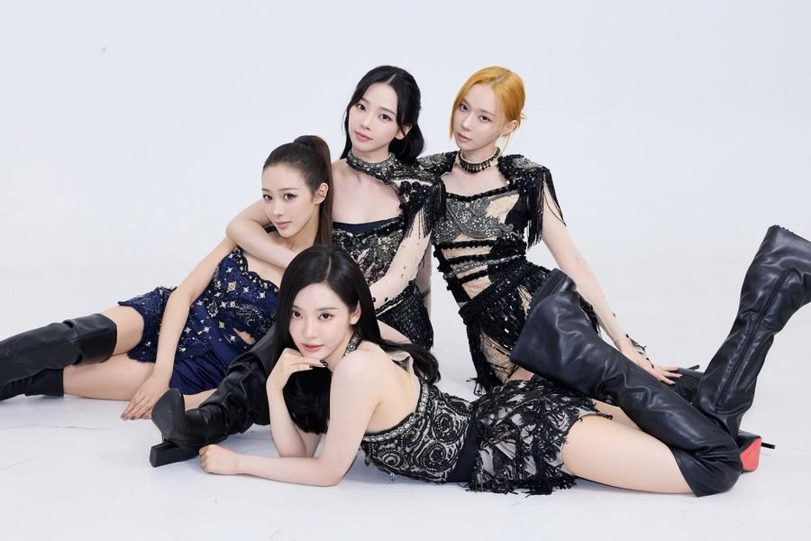 aespa divulga pôster com a programação do álbum completo “LEMONADE”